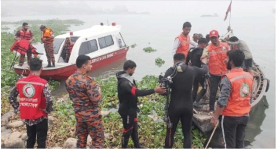 মেঘনায় ট্রলারডুবি : পুলিশ কনস্টেবলসহ আরও ২ মরদেহ উদ্ধার